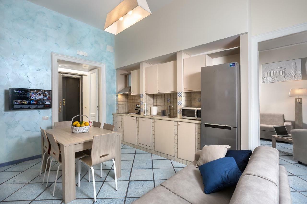 הוילה נאפולי Residenza Santa Lucia A Mare מראה חיצוני תמונה
